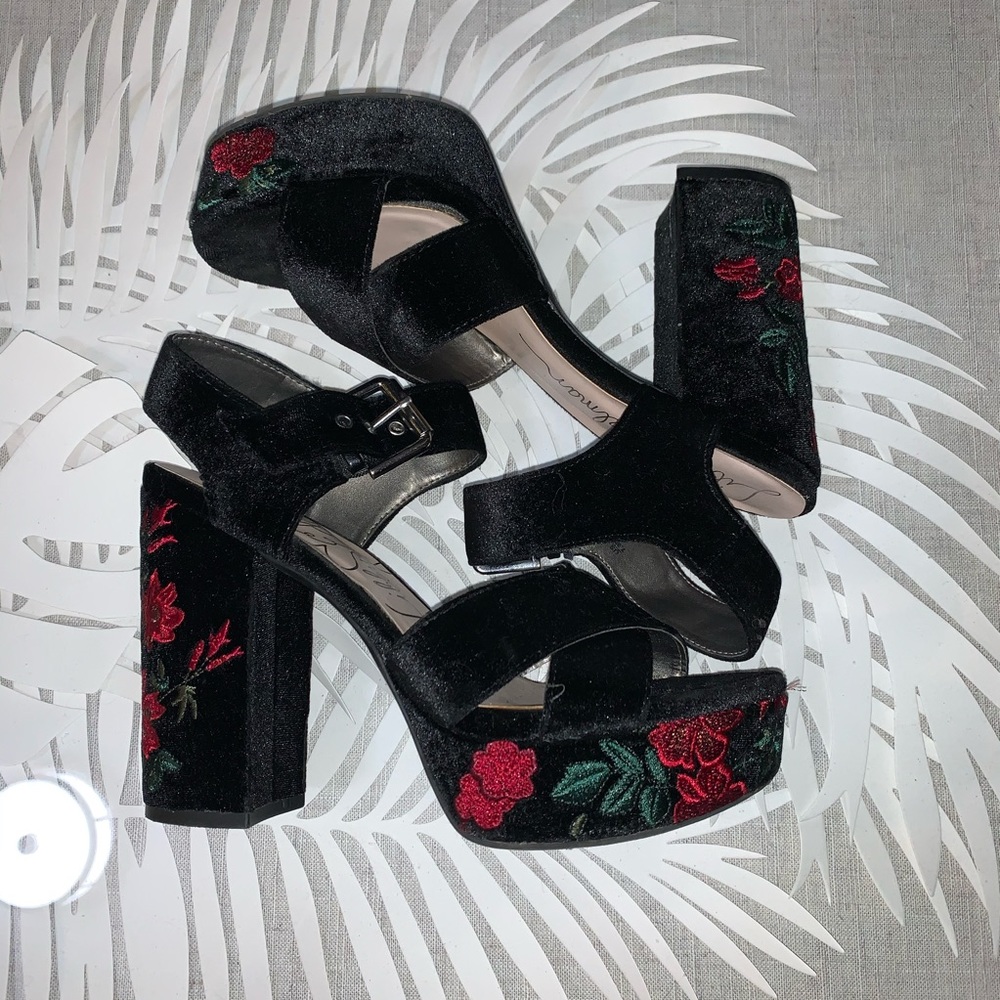 🥀 Cute Floral, Velvet Chunky Heels 🥀